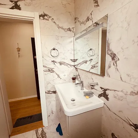 Apartment Blue Luxury - 20m De La Golem (Tirana)